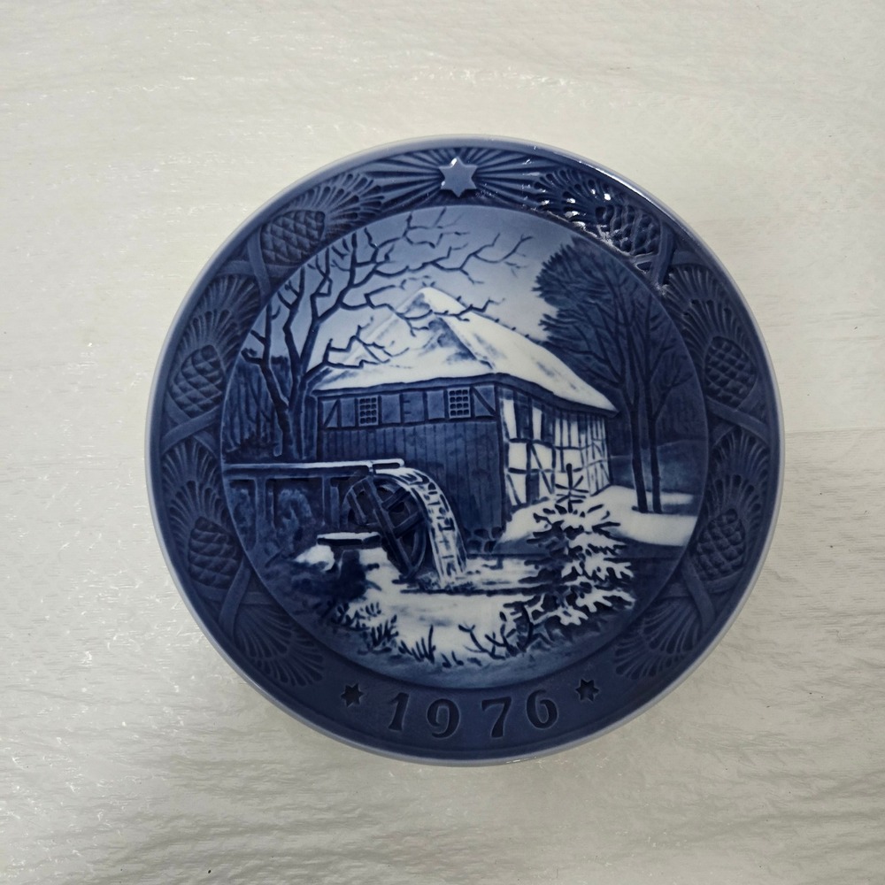 Royal Copenhagen 1976 Christmas Plate Vibaek Water Mill Blue White Porcelain